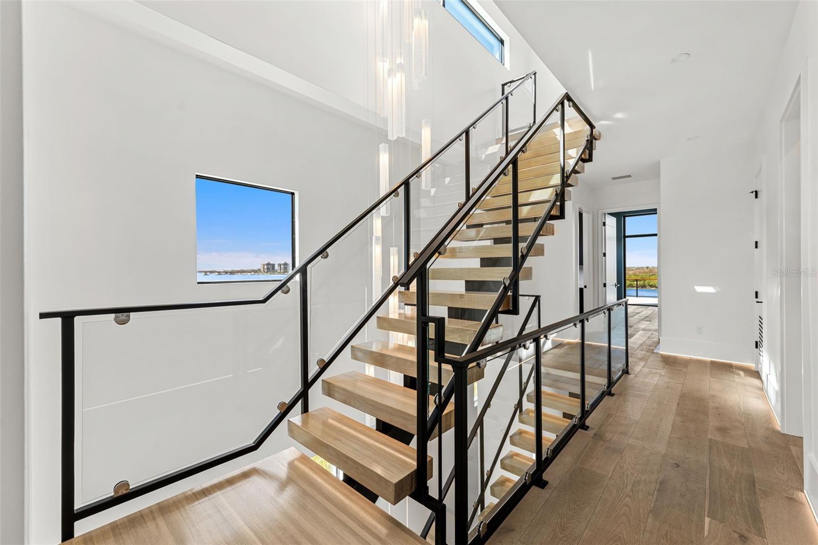 1194 N PENINSULA AVE