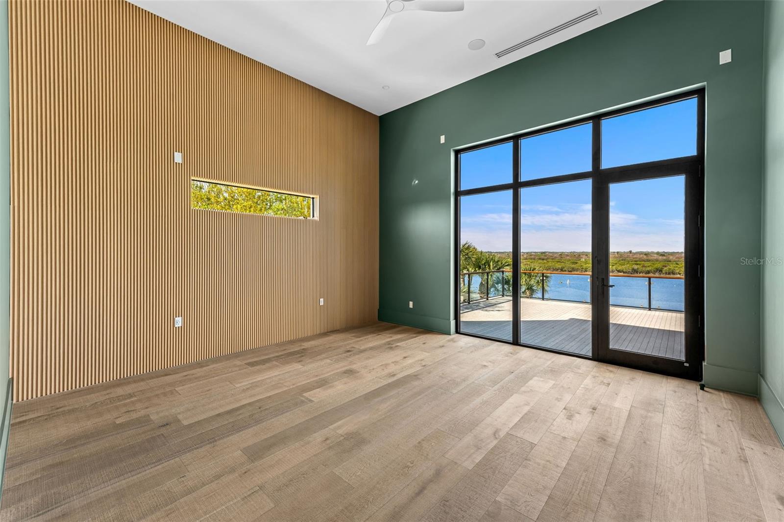 1194 N PENINSULA AVE