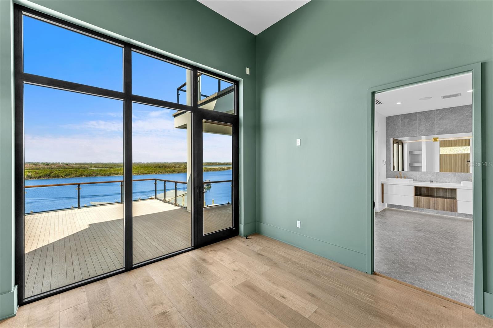 1194 N PENINSULA AVE