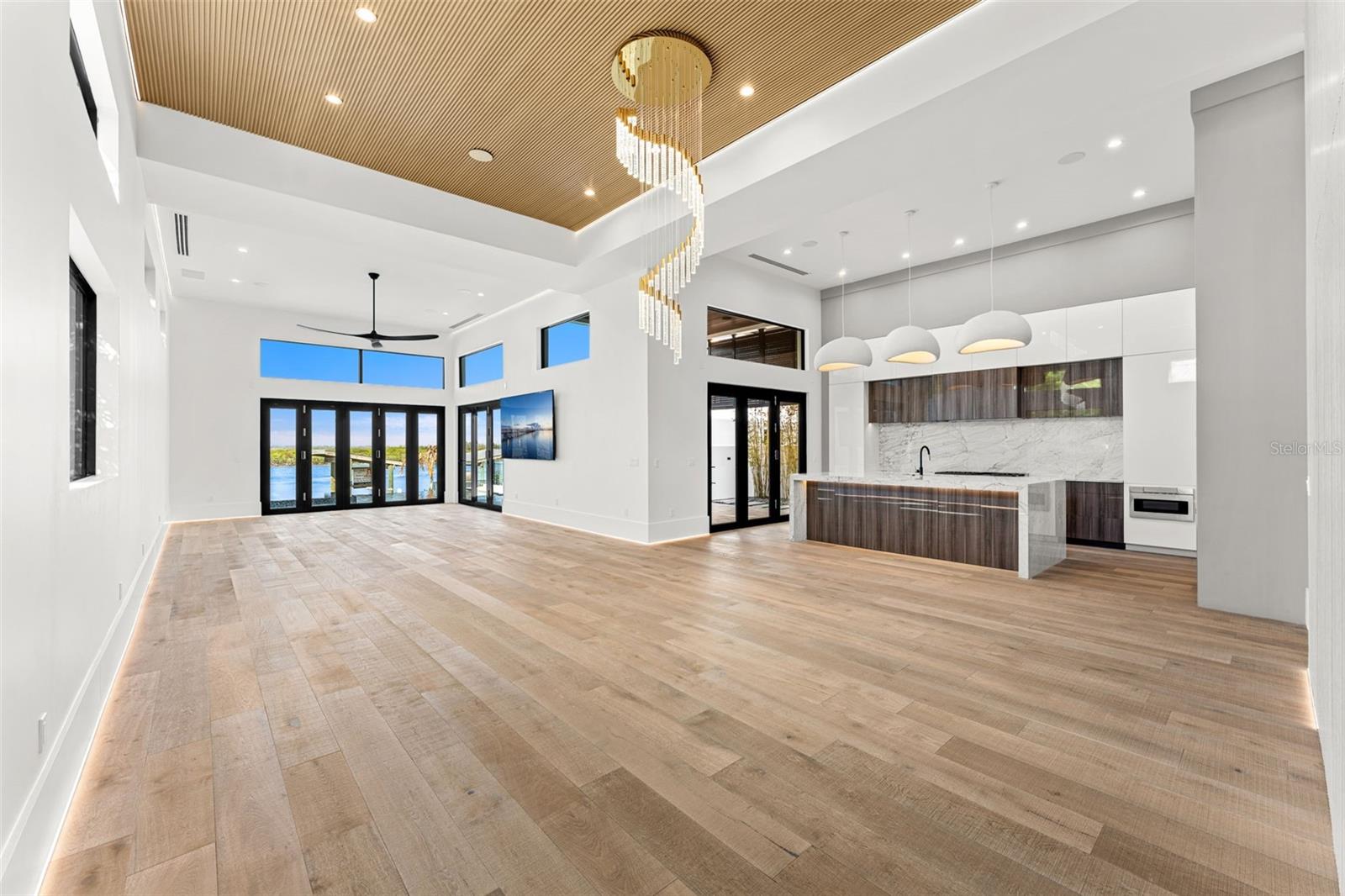 1194 N PENINSULA AVE