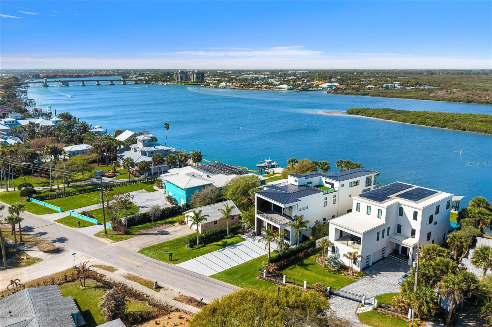 1194 N PENINSULA AVE