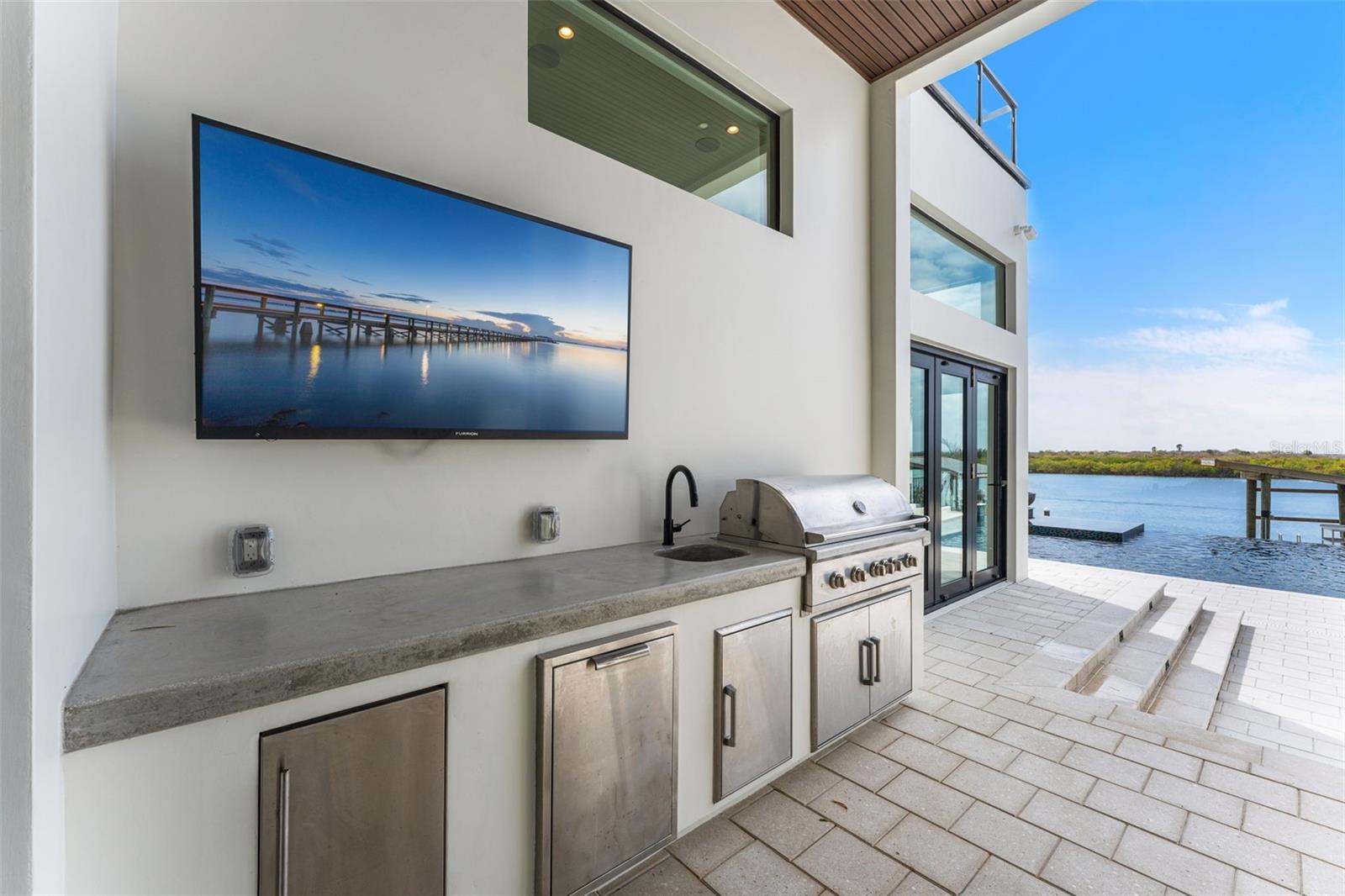 1194 N PENINSULA AVE