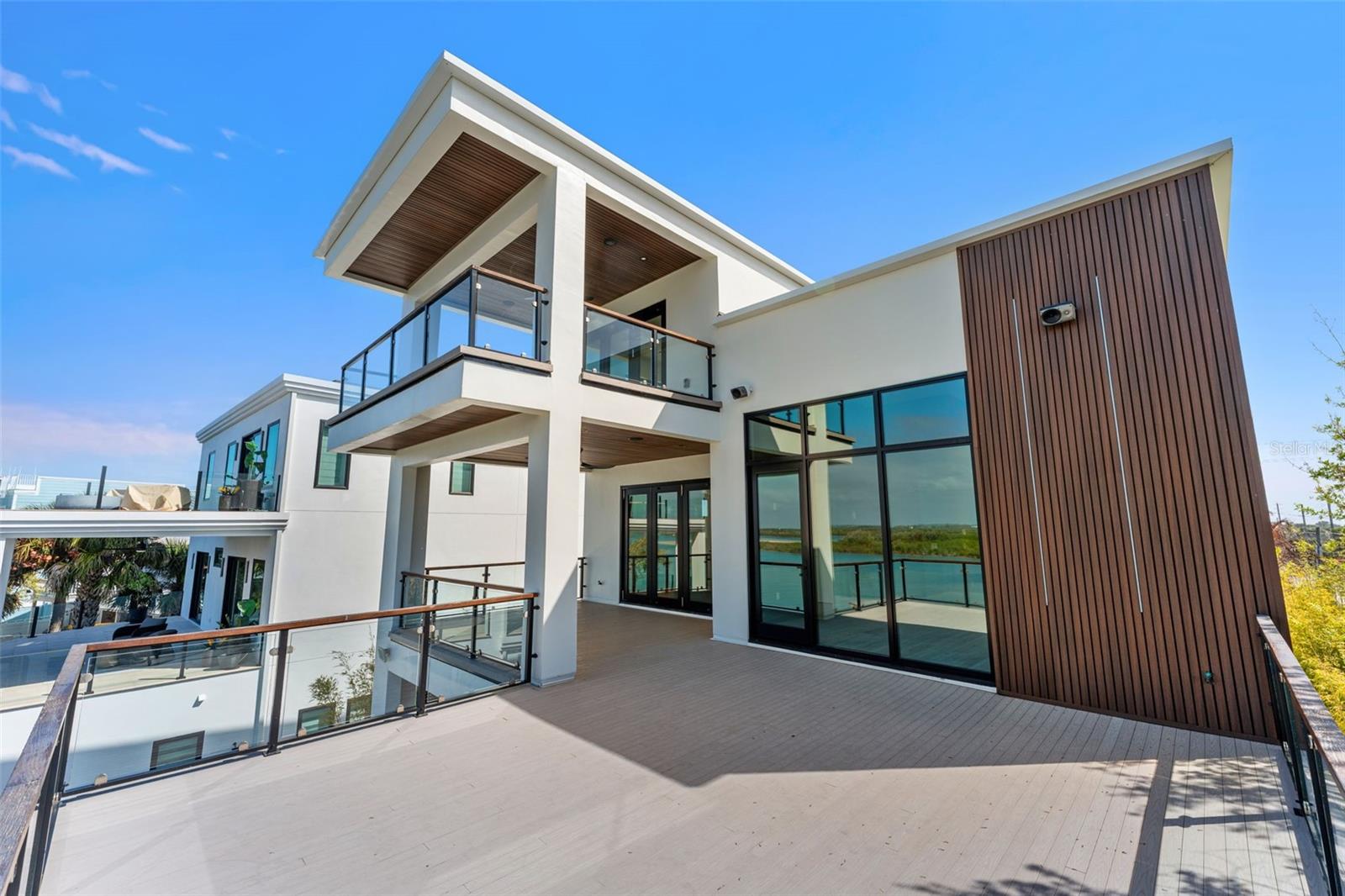 1194 N PENINSULA AVE