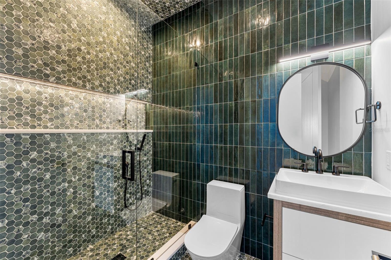 1194 N PENINSULA AVE