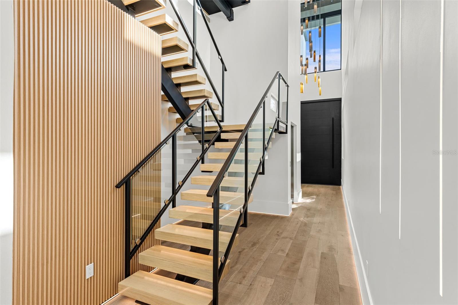 1194 N PENINSULA AVE