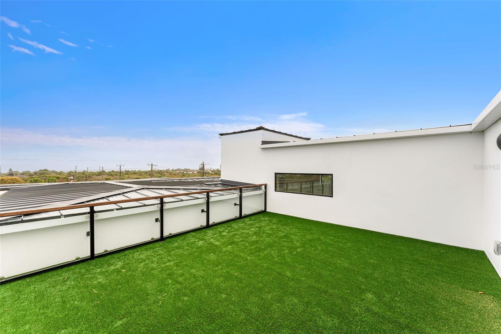 1194 N PENINSULA AVE