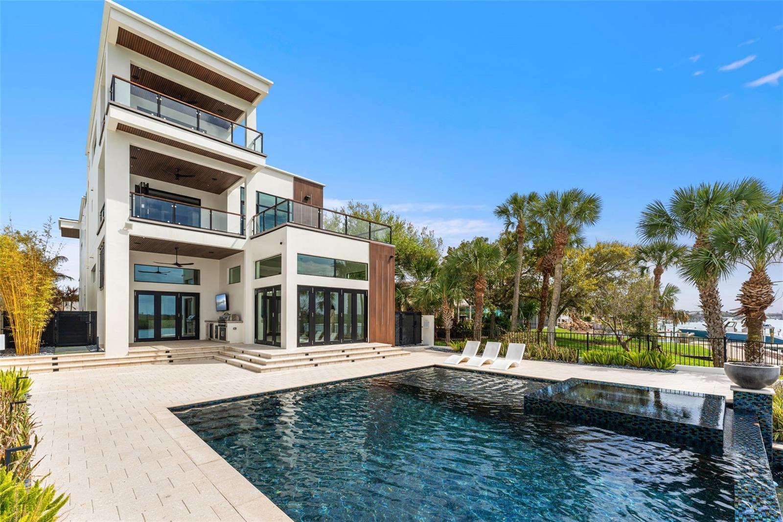 1194 N PENINSULA AVE