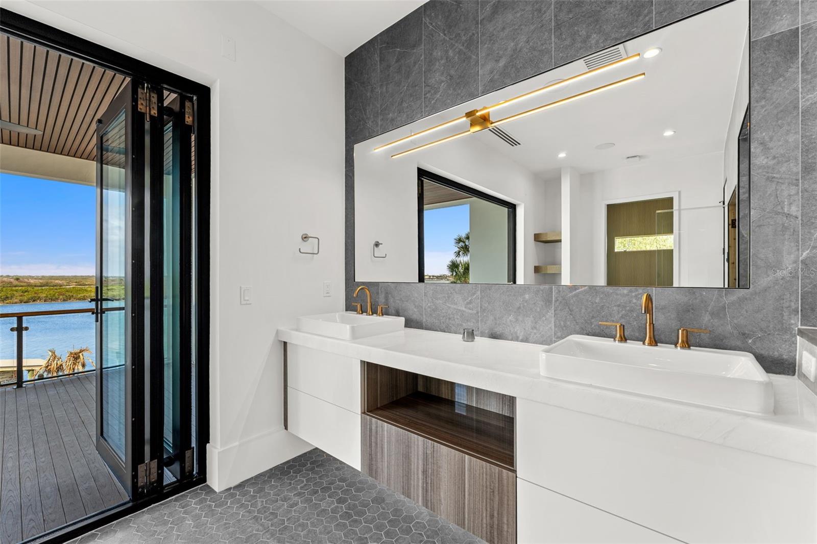 1194 N PENINSULA AVE