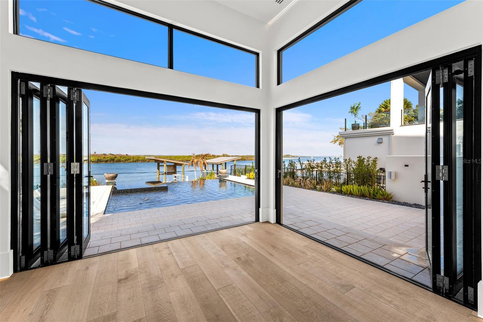 1194 N PENINSULA AVE