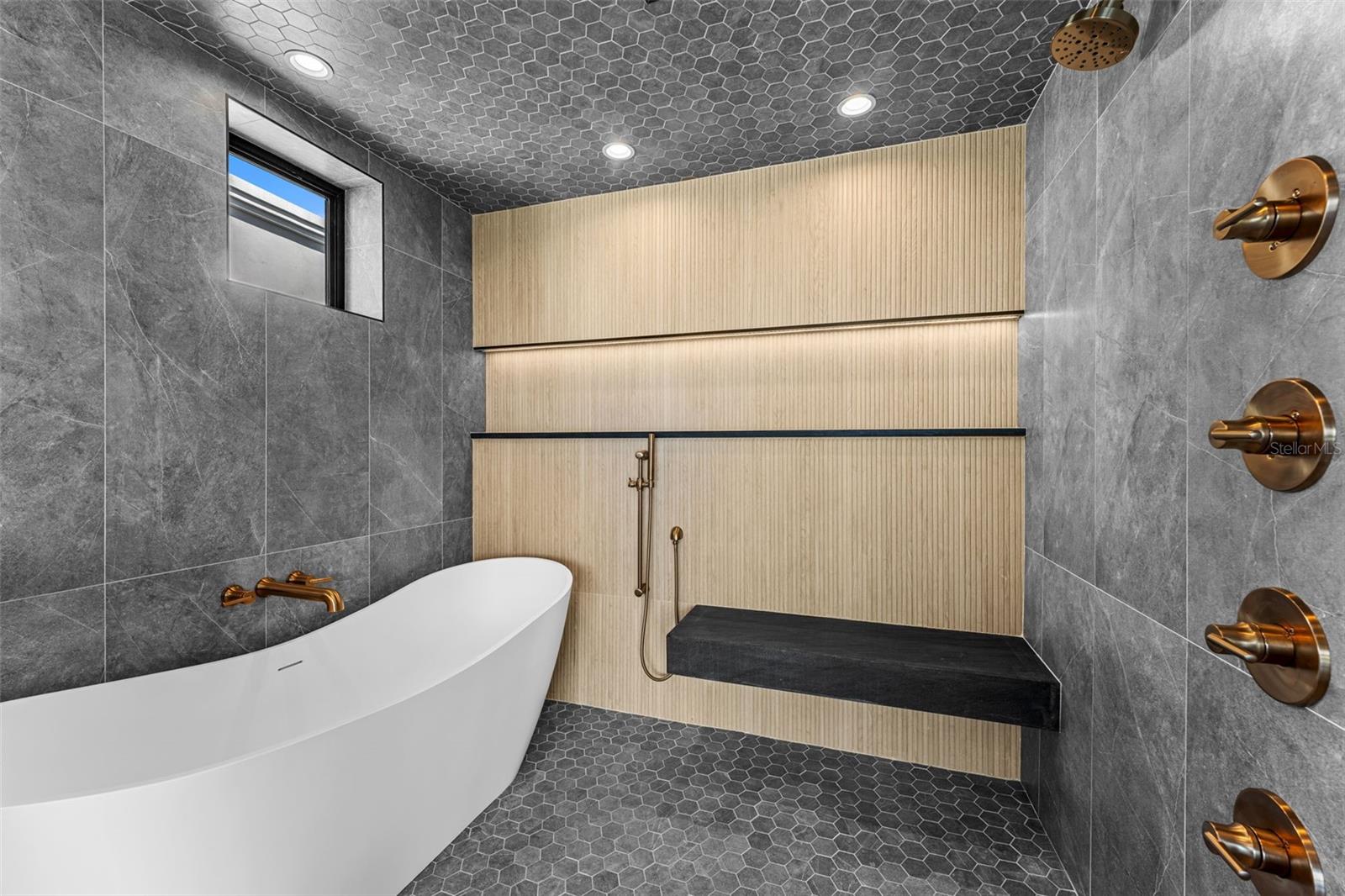 1194 N PENINSULA AVE