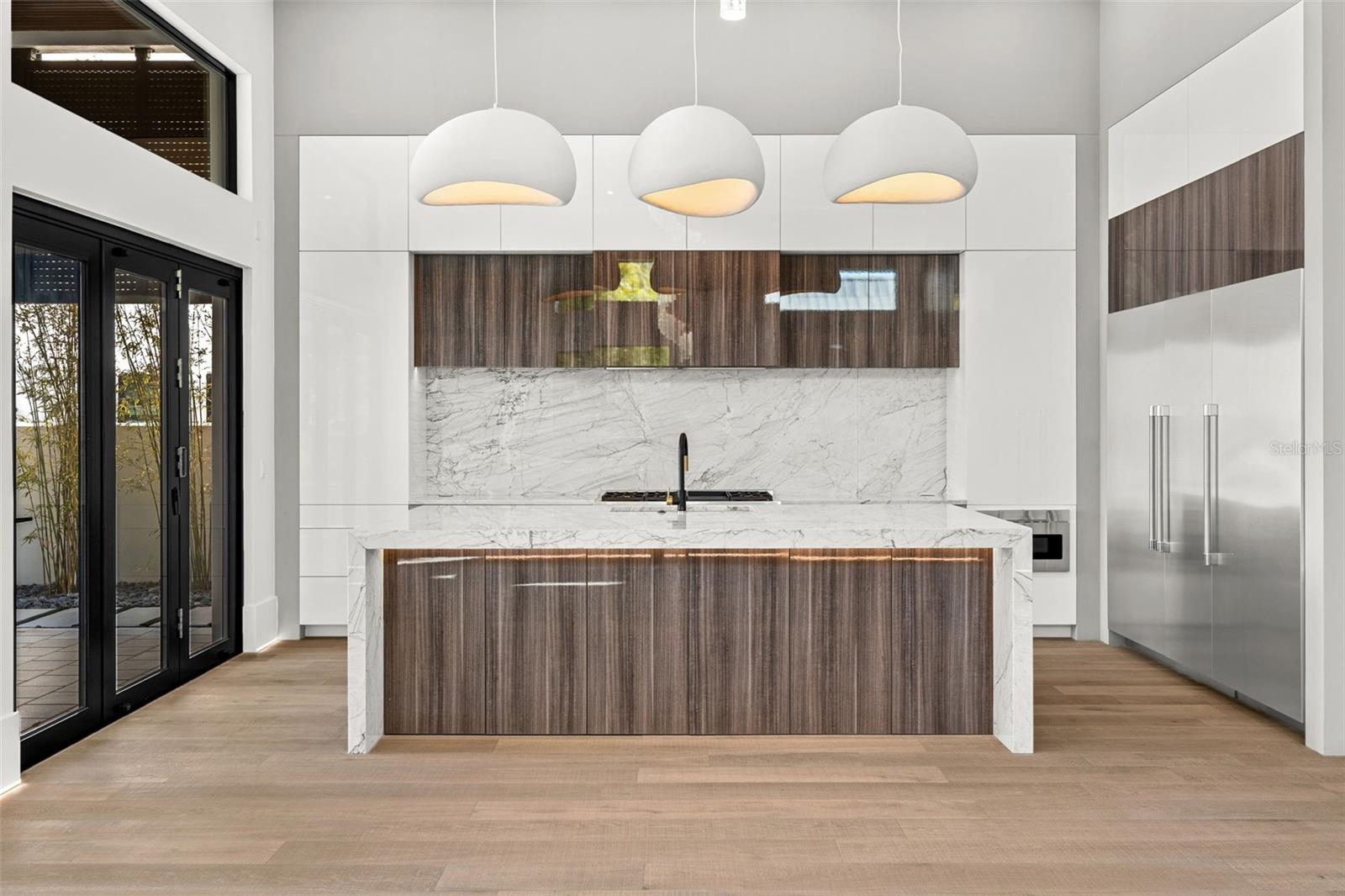 1194 N PENINSULA AVE