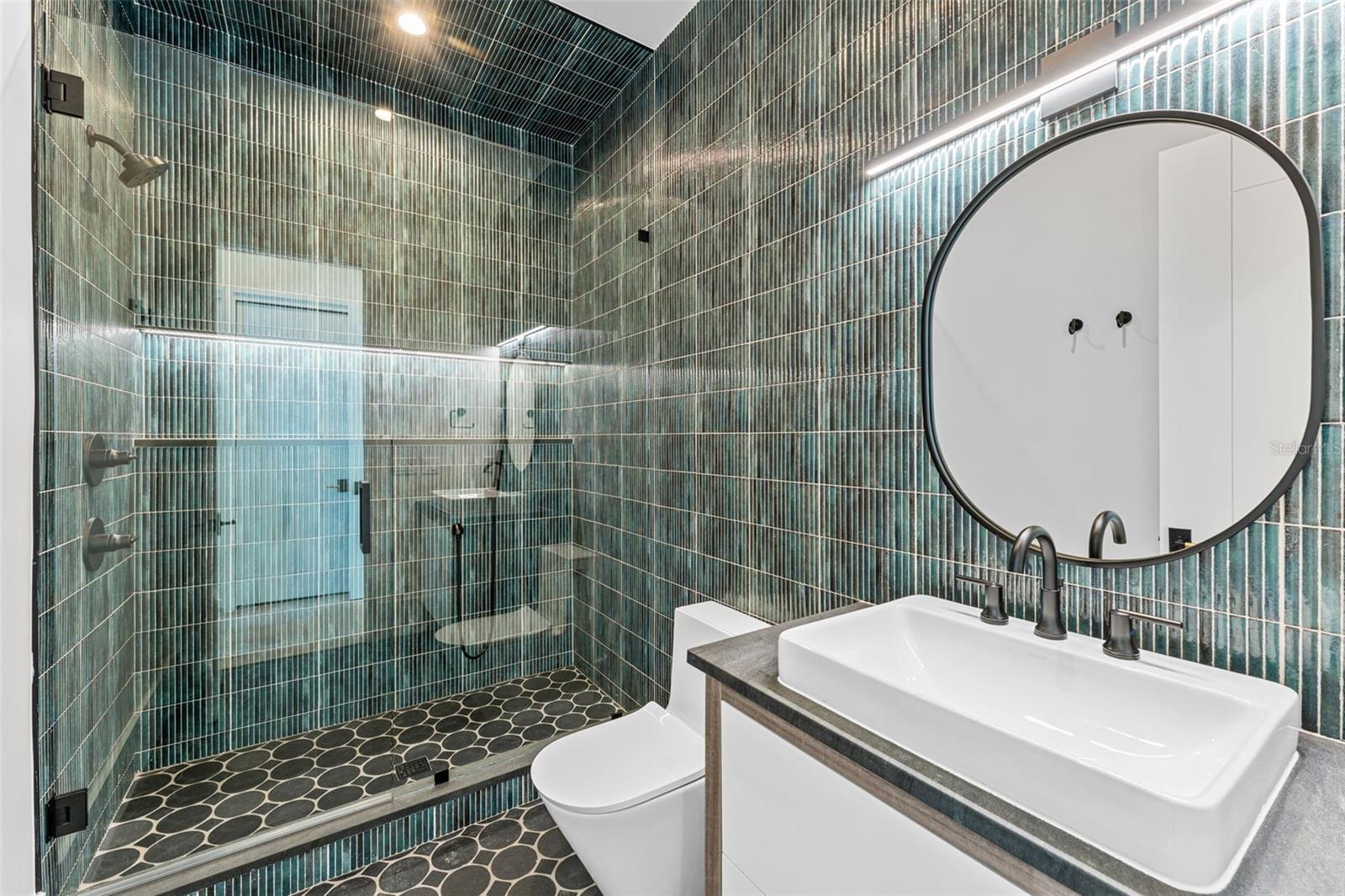 1194 N PENINSULA AVE