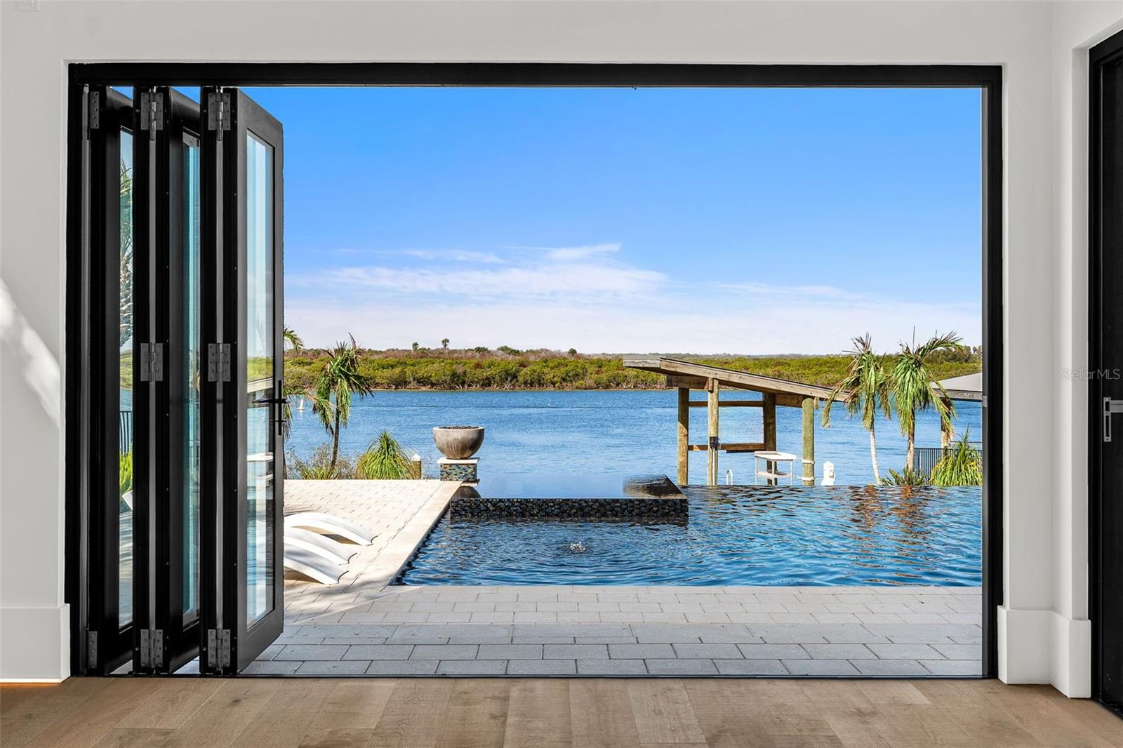 1194 N PENINSULA AVE