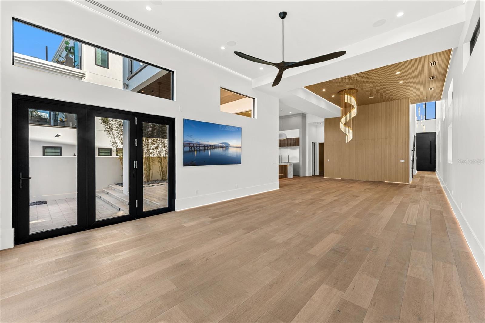 1194 N PENINSULA AVE