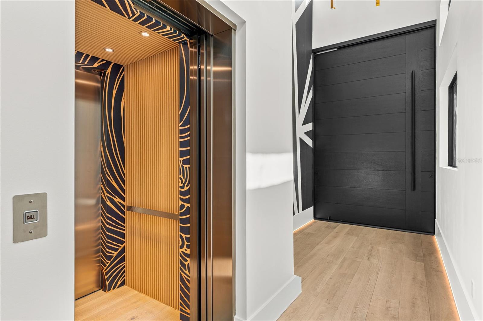 1194 N PENINSULA AVE