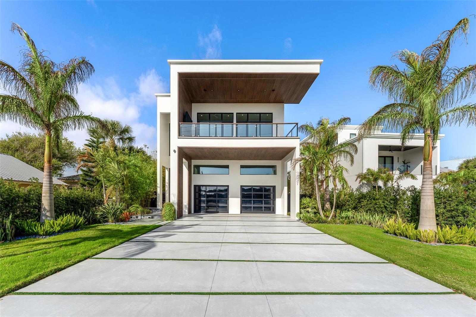 1194 N PENINSULA AVE