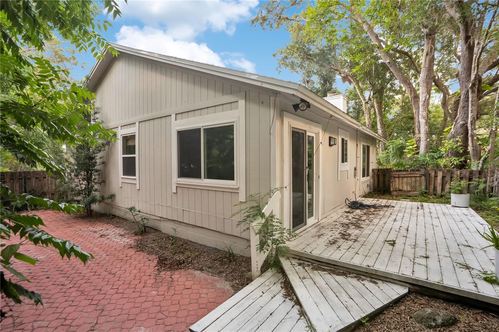16 RAINTREE CT