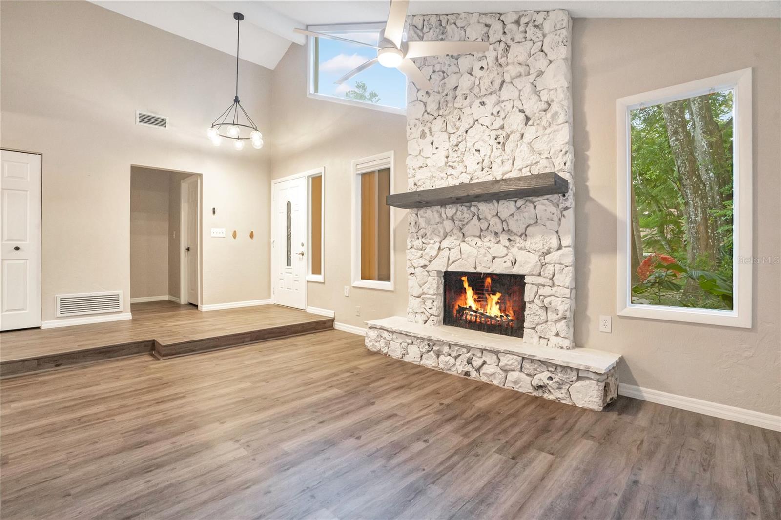 16 RAINTREE CT