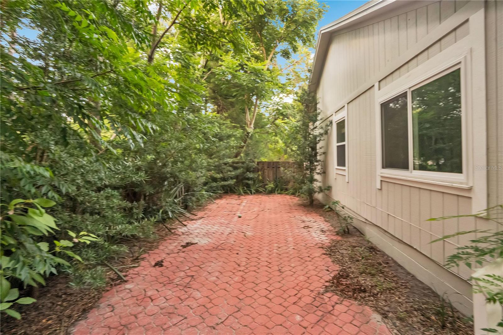 16 RAINTREE CT