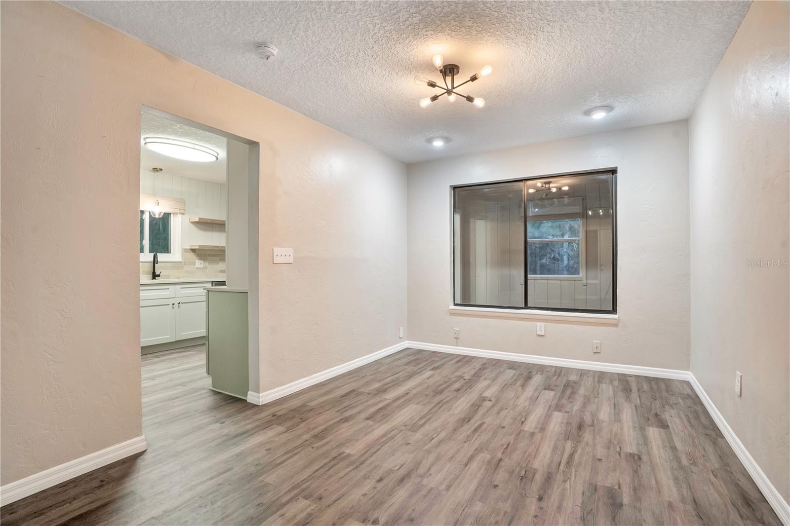 16 RAINTREE CT