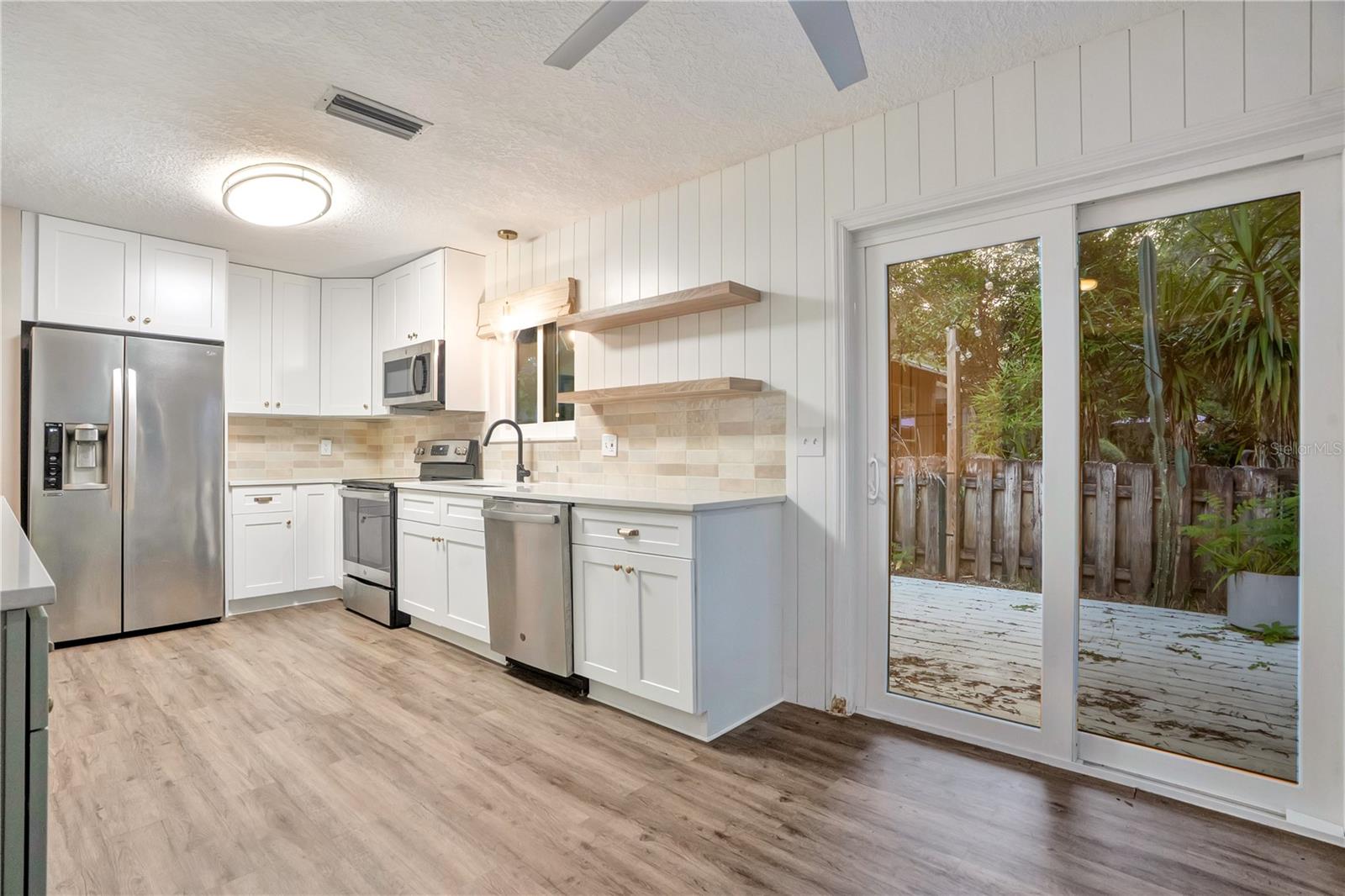 16 RAINTREE CT