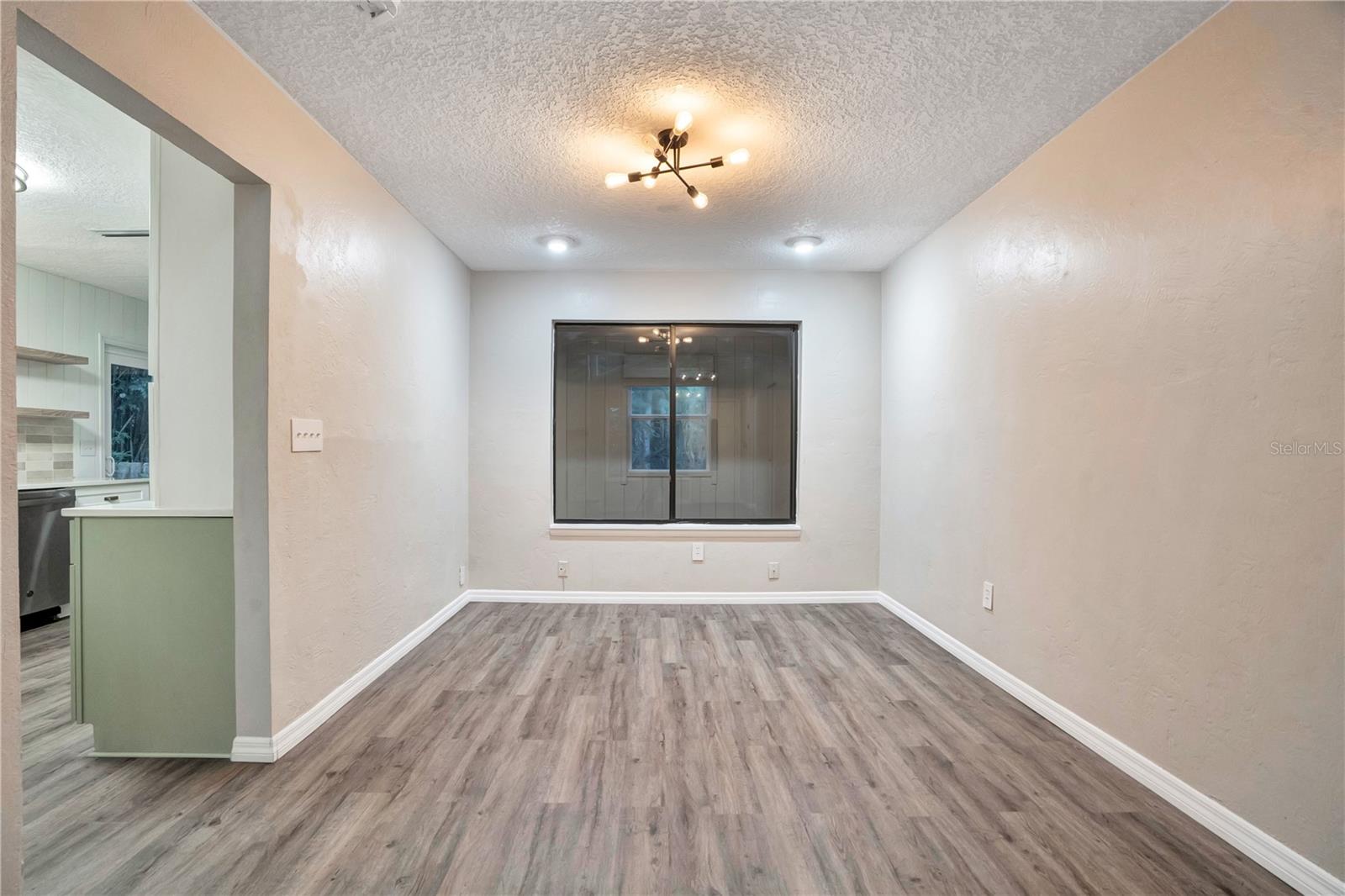 16 RAINTREE CT