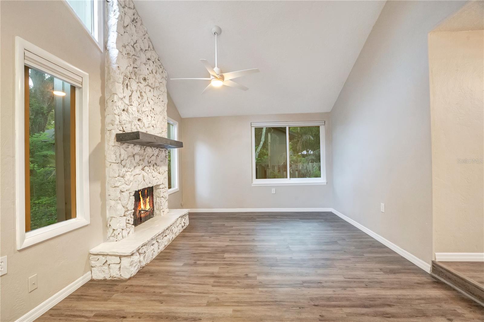 16 RAINTREE CT