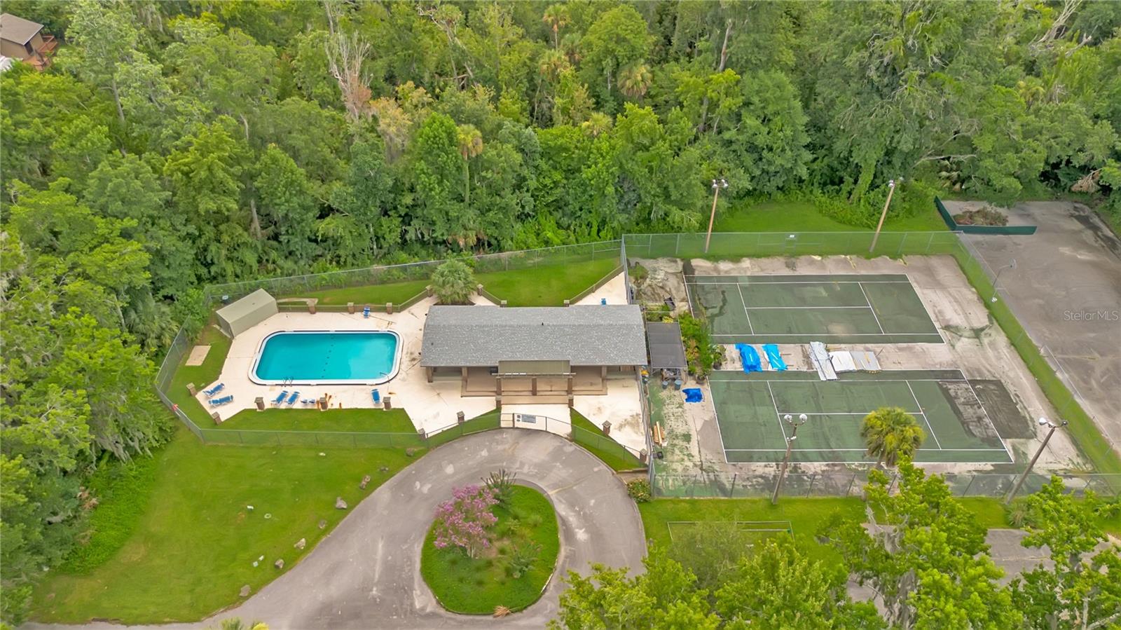 16 RAINTREE CT