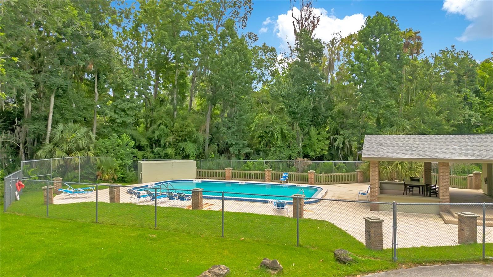 16 RAINTREE CT