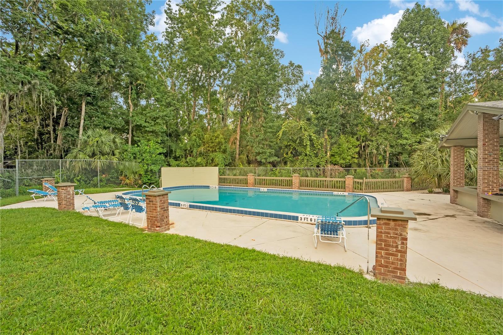 16 RAINTREE CT