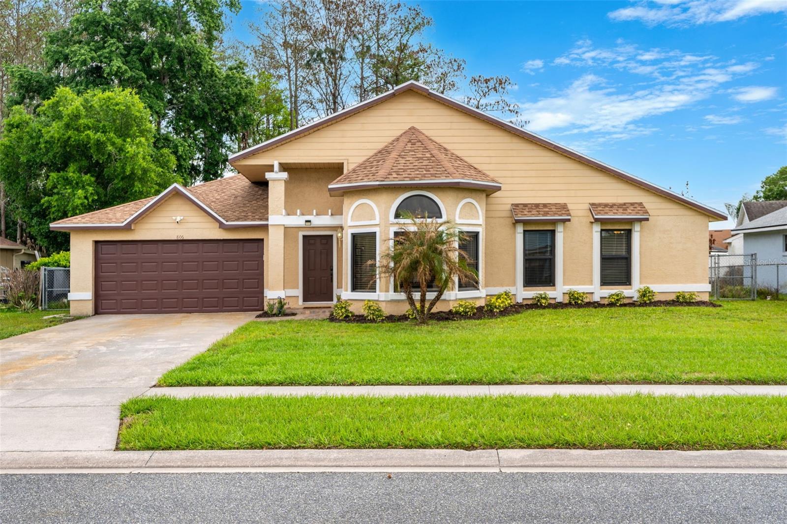 806 VERMONT WOODS LN