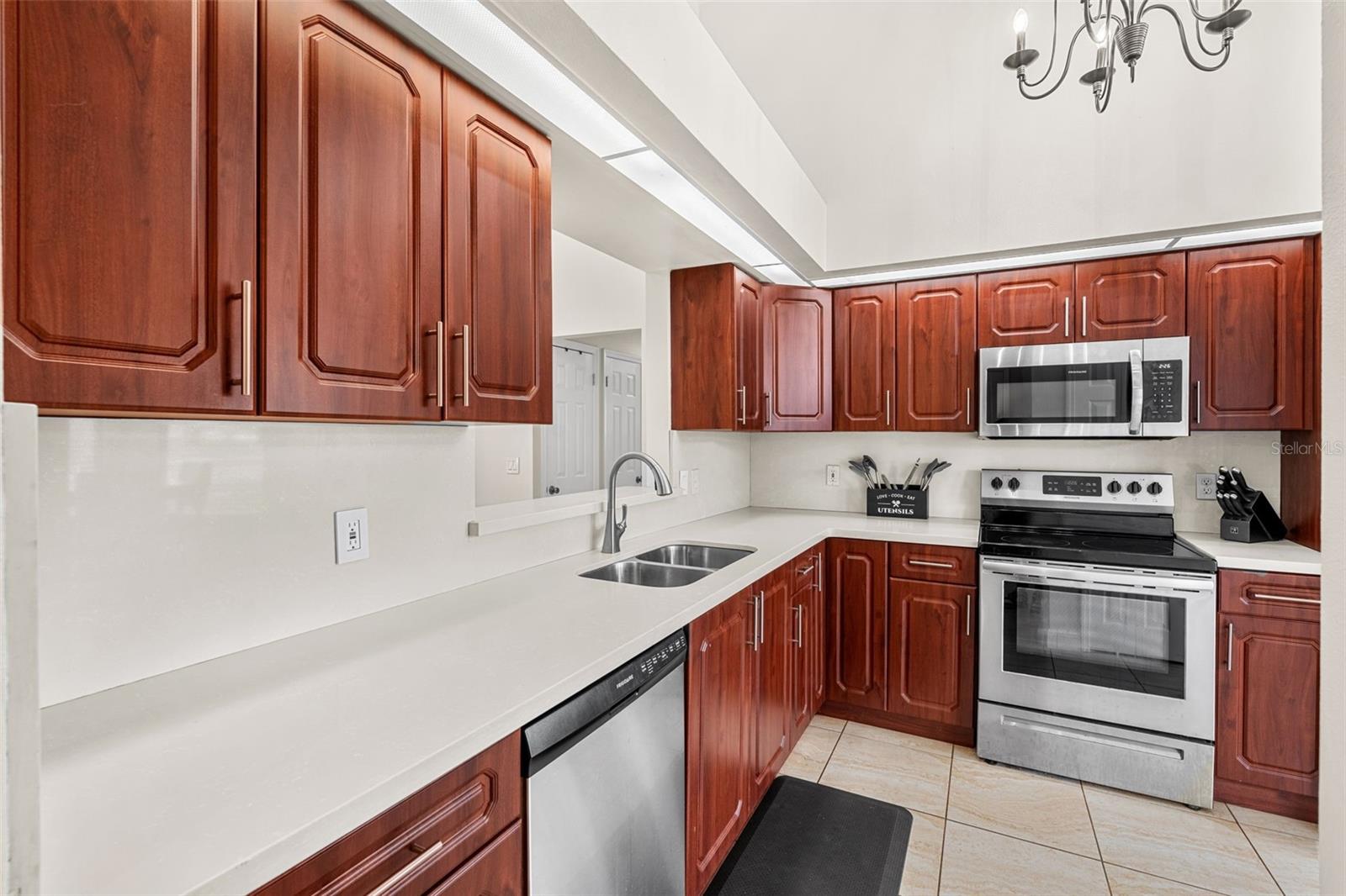 806 VERMONT WOODS LN