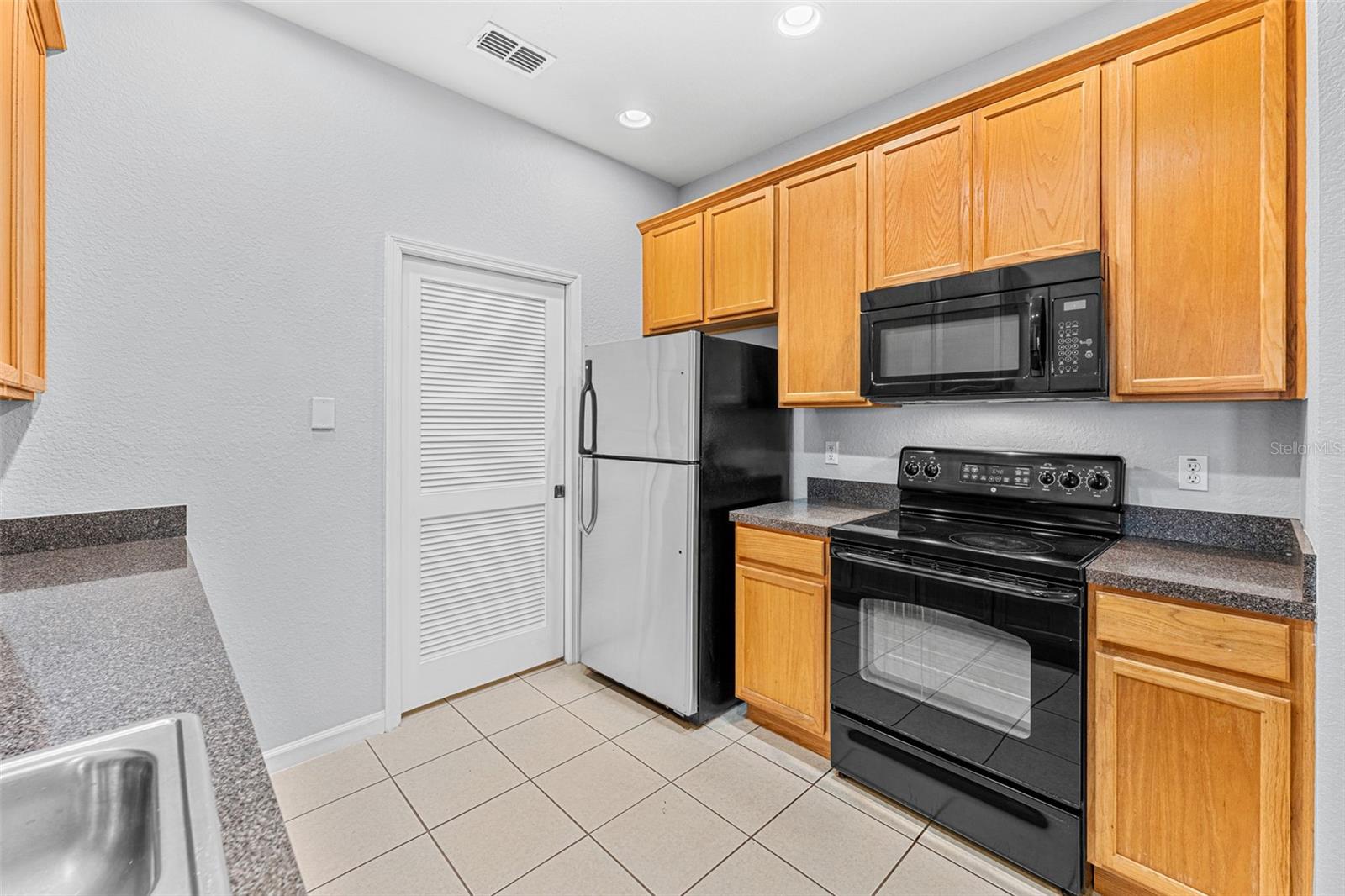 3341 WHITESTONE CIR #108
