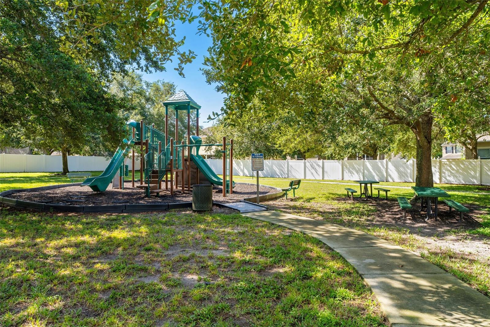 1586 ROSEDOWNE WAY