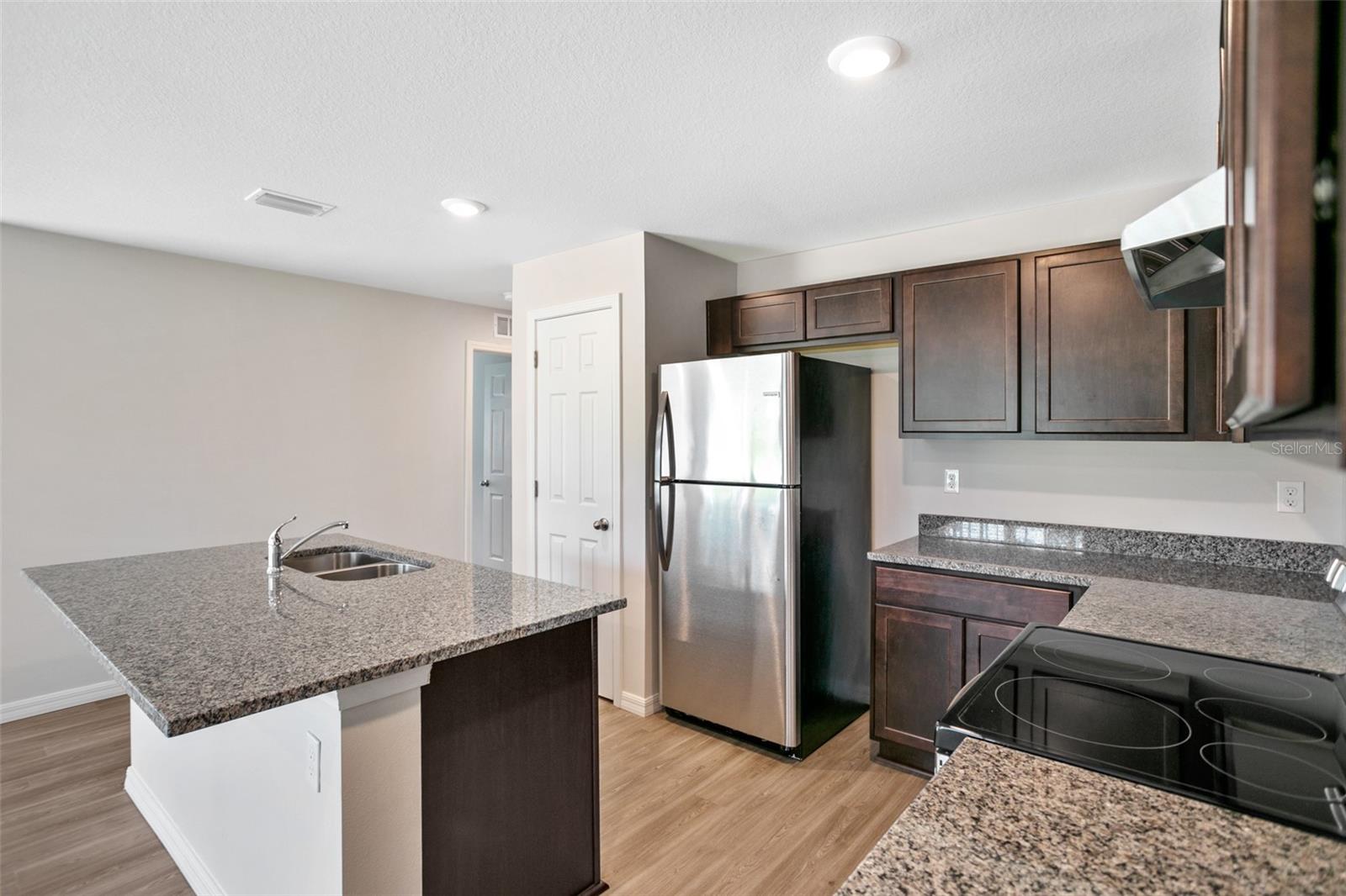 6 UNION CT