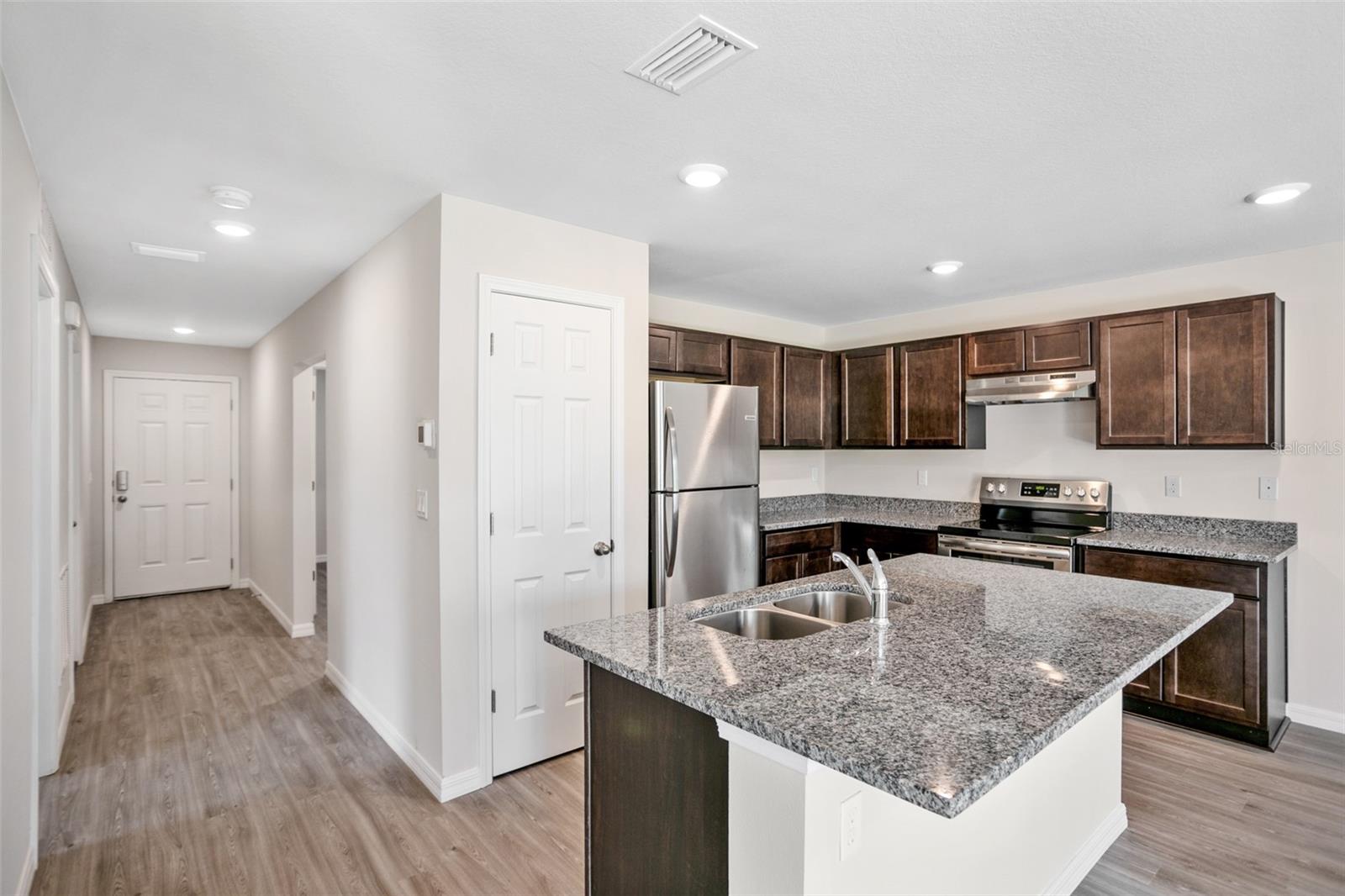 6 UNION CT