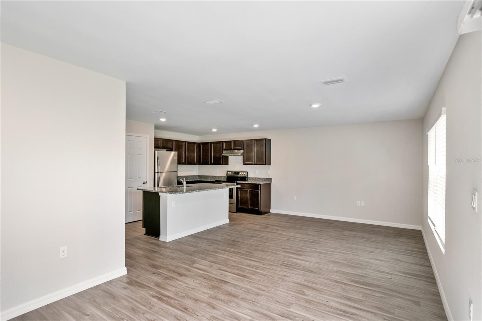 6 UNION CT