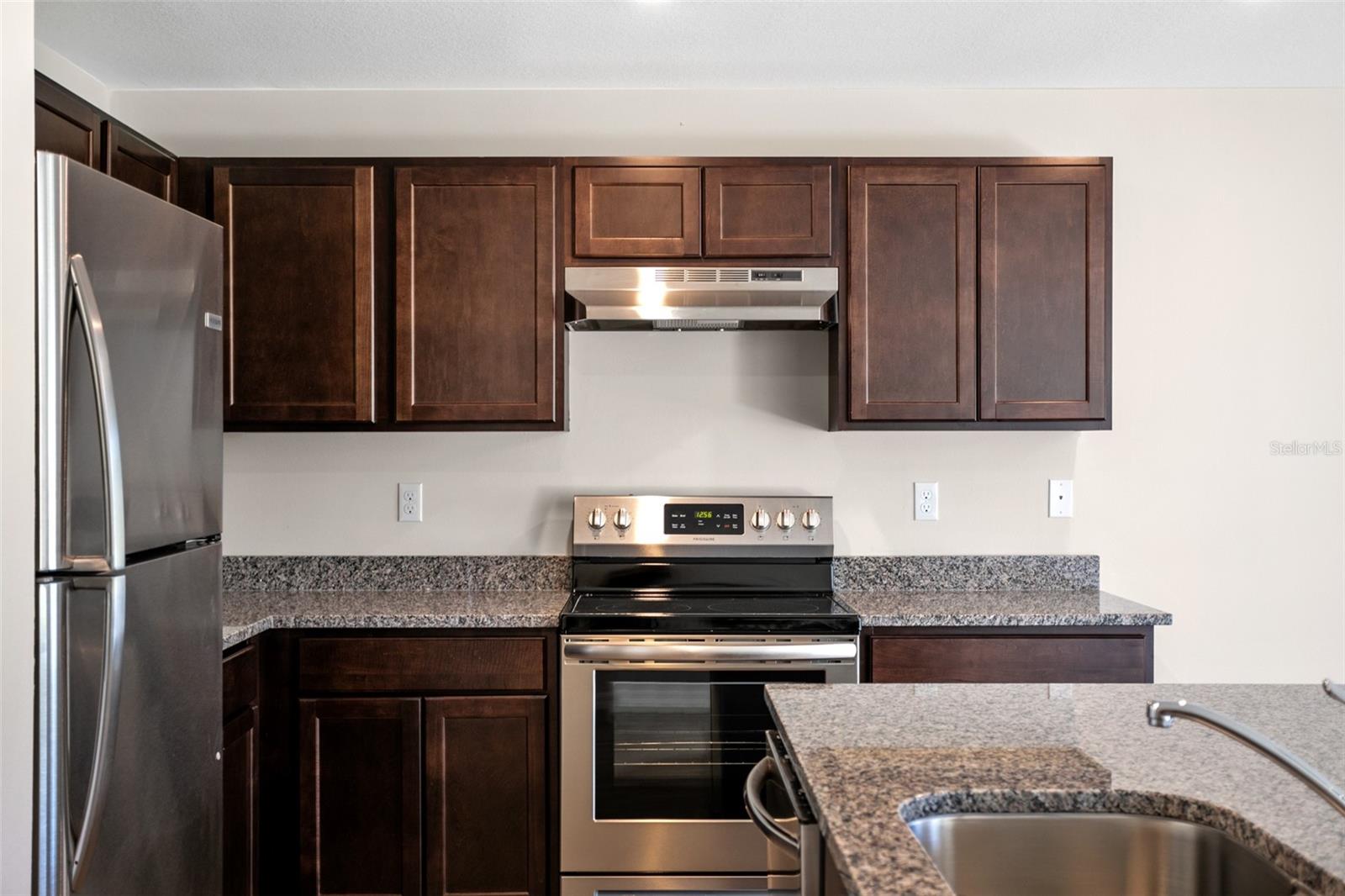 6 UNION CT