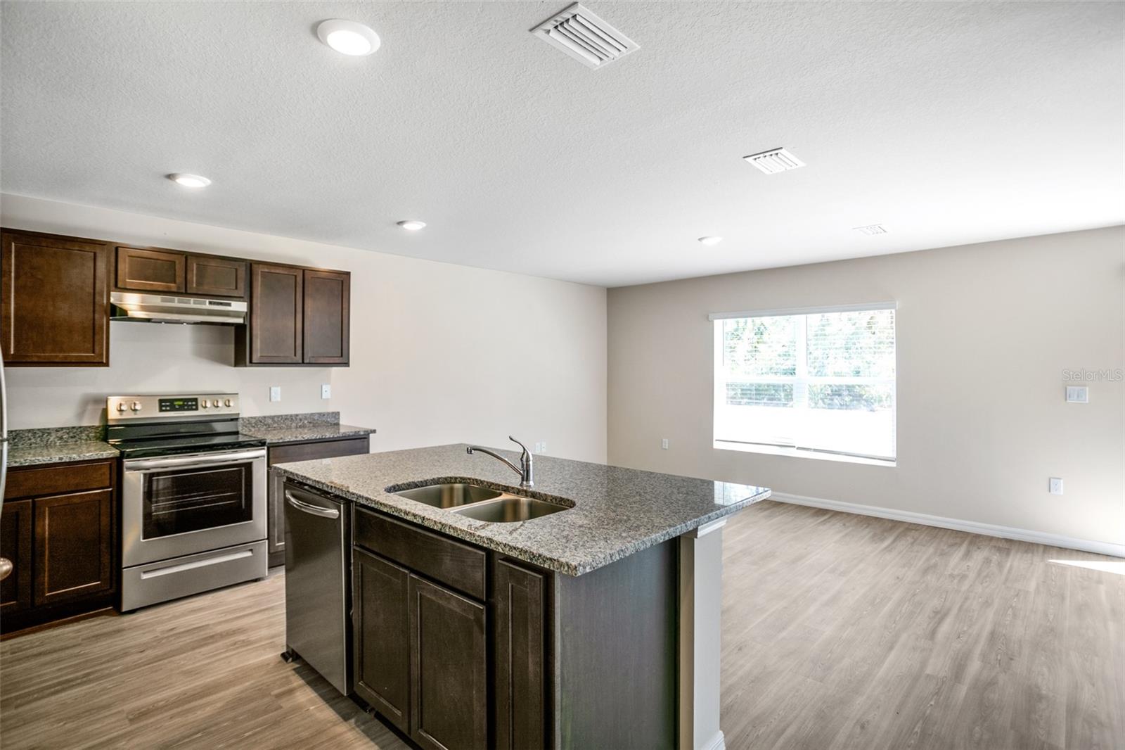 6 UNION CT