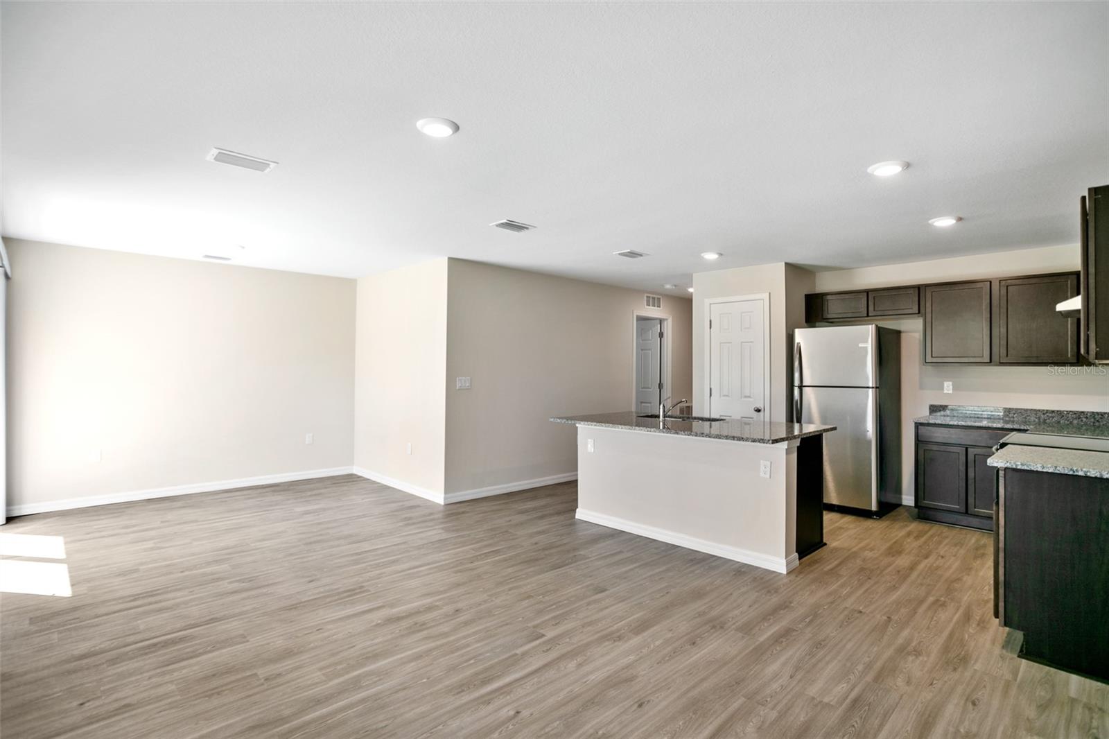 6 UNION CT