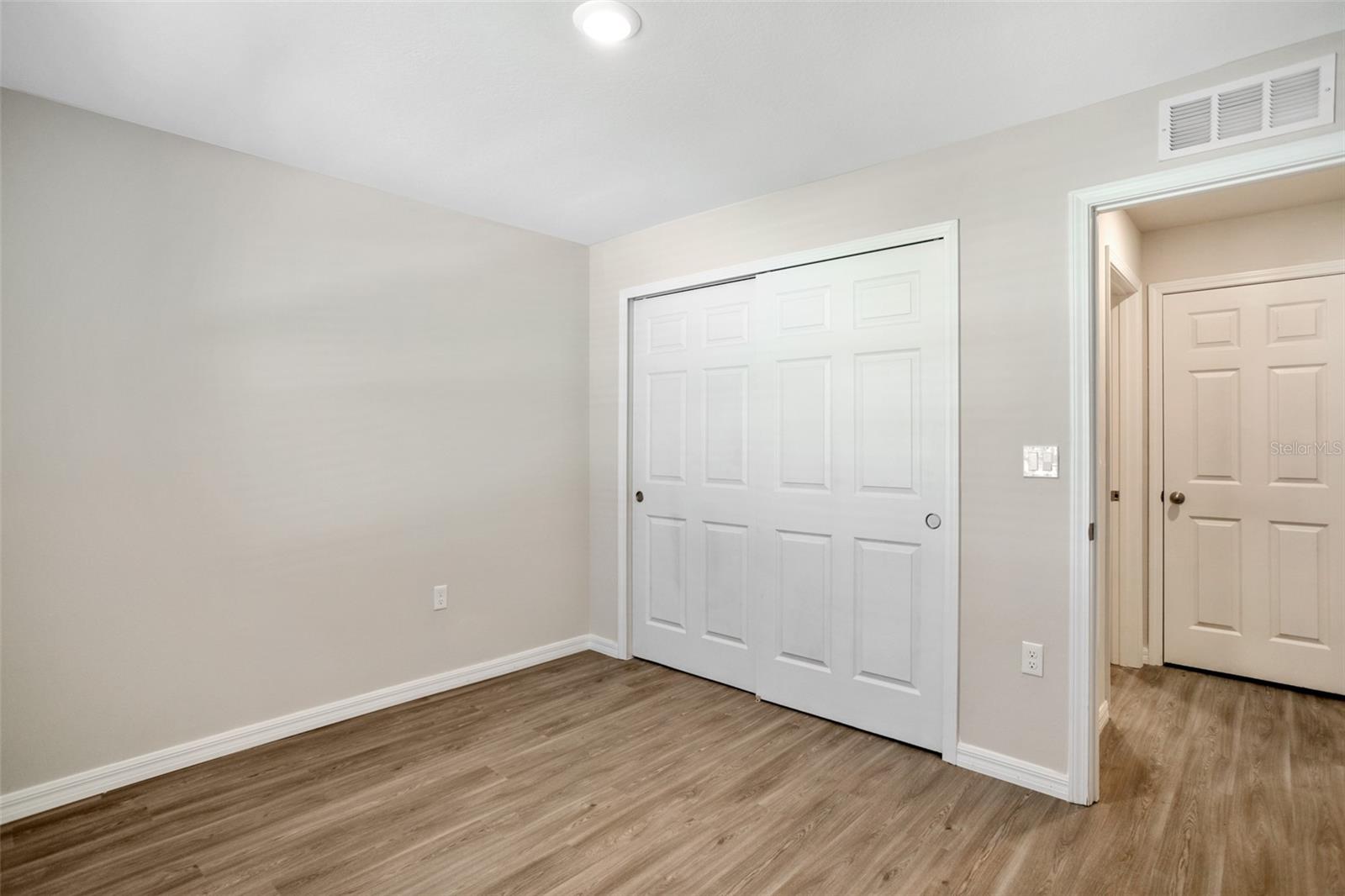6 UNION CT