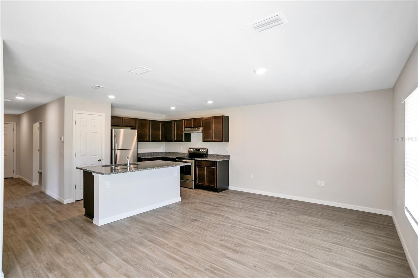 6 UNION CT