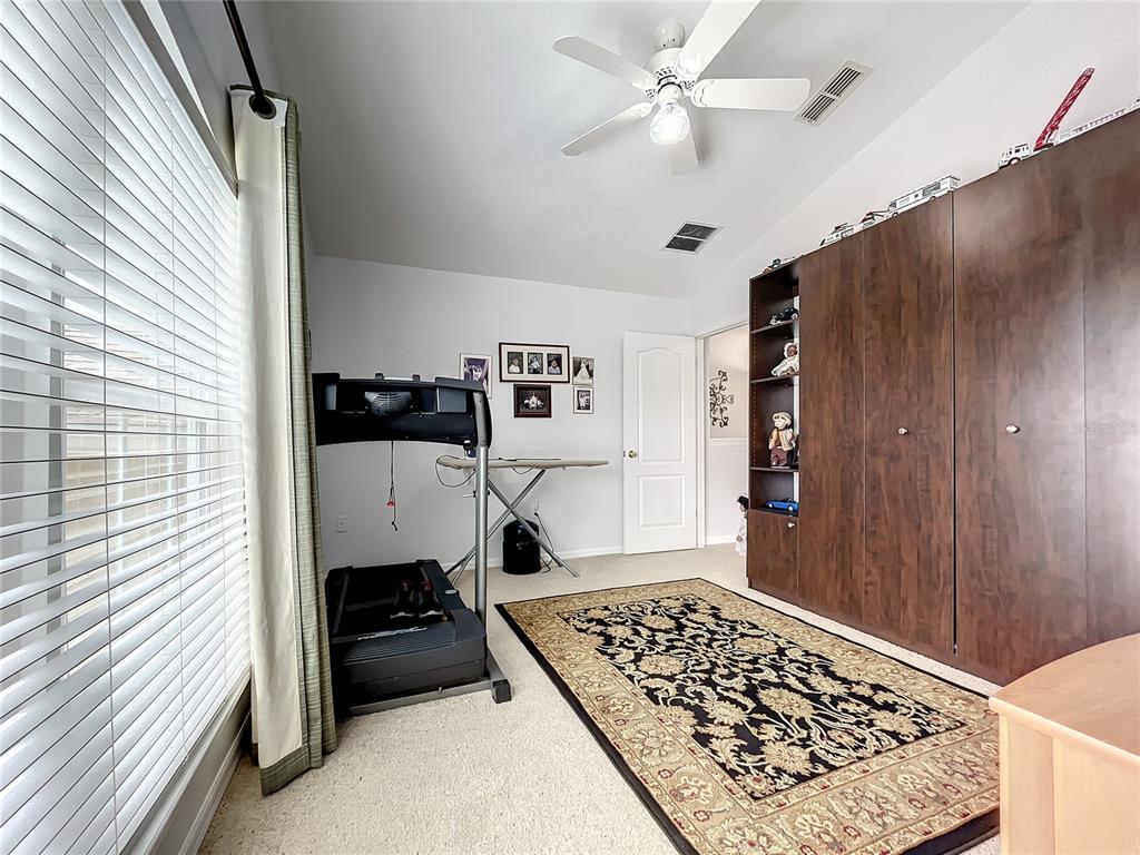 1135 HACIENDA CIR