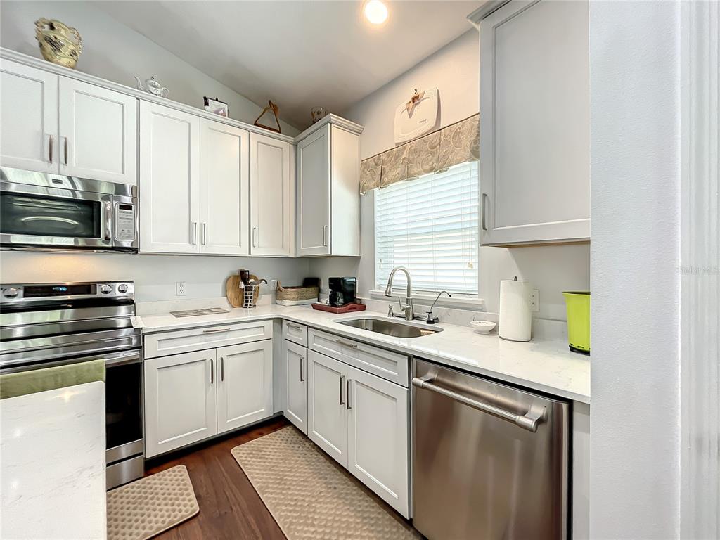 1135 HACIENDA CIR