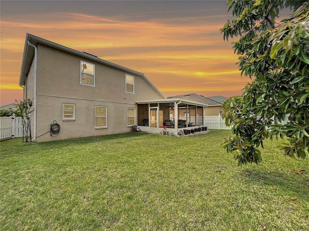 1135 HACIENDA CIR