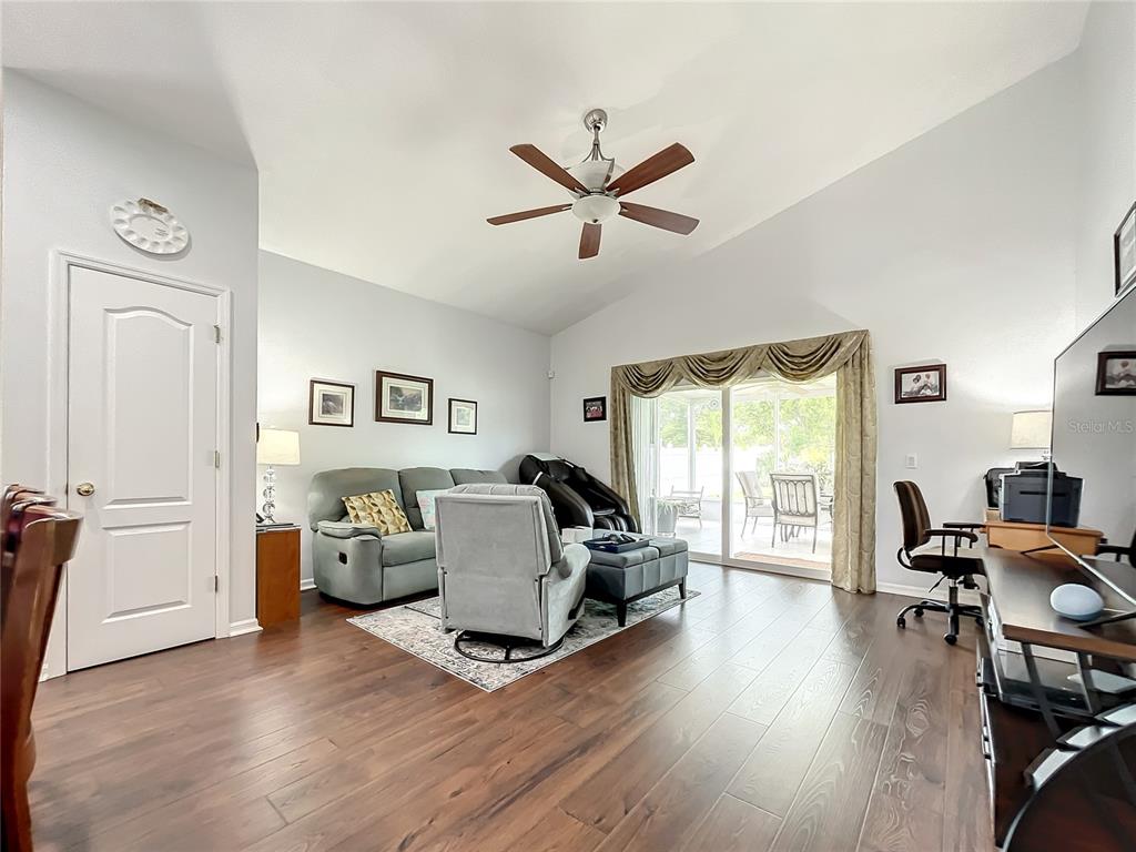 1135 HACIENDA CIR