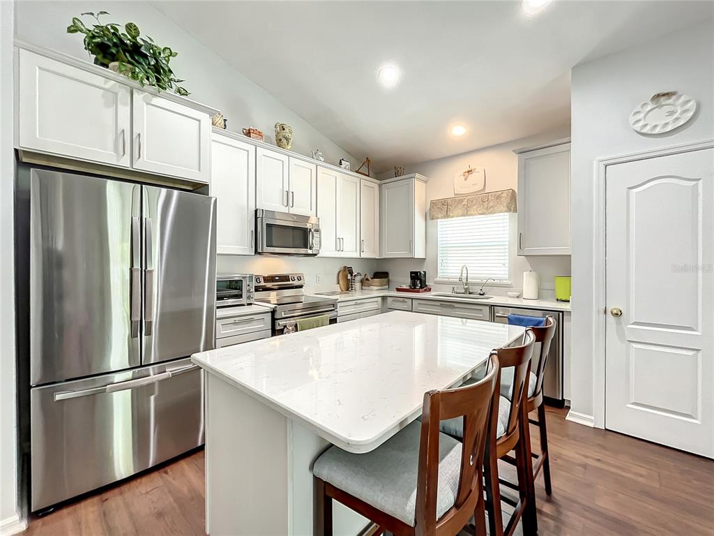 1135 HACIENDA CIR