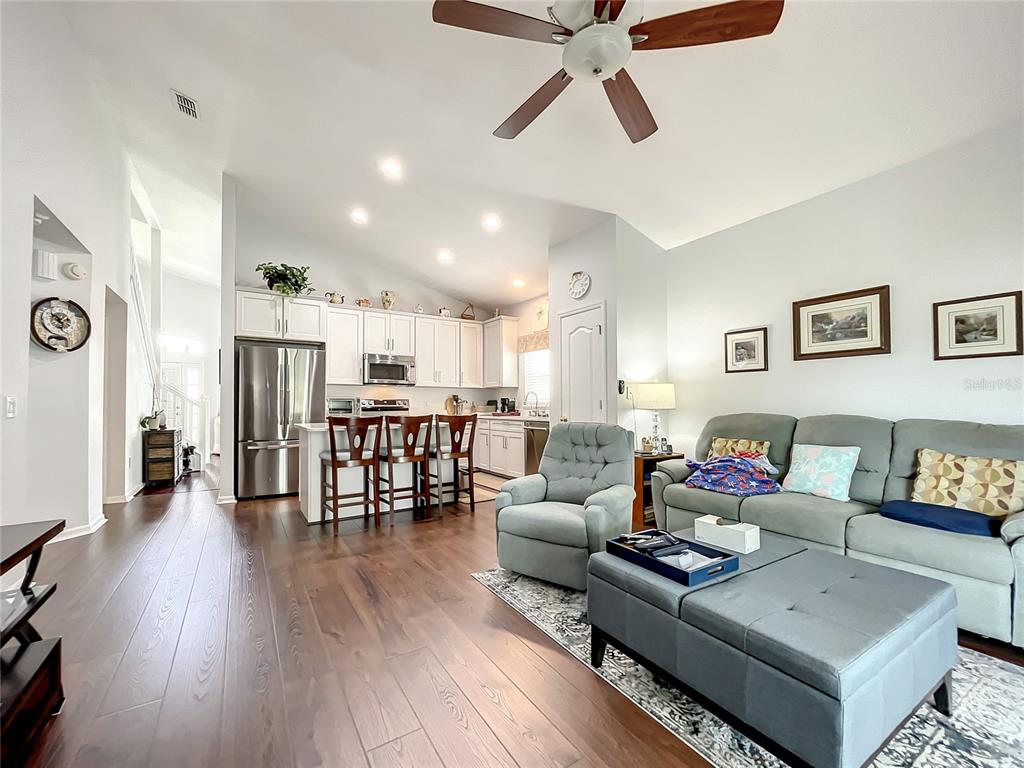 1135 HACIENDA CIR