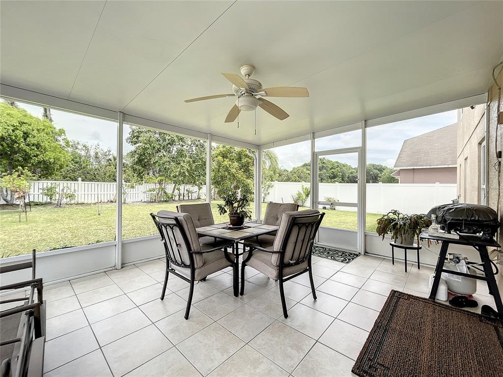 1135 HACIENDA CIR