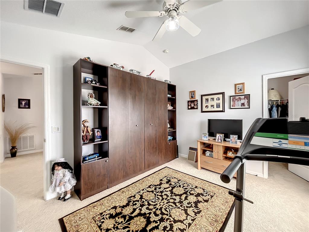 1135 HACIENDA CIR